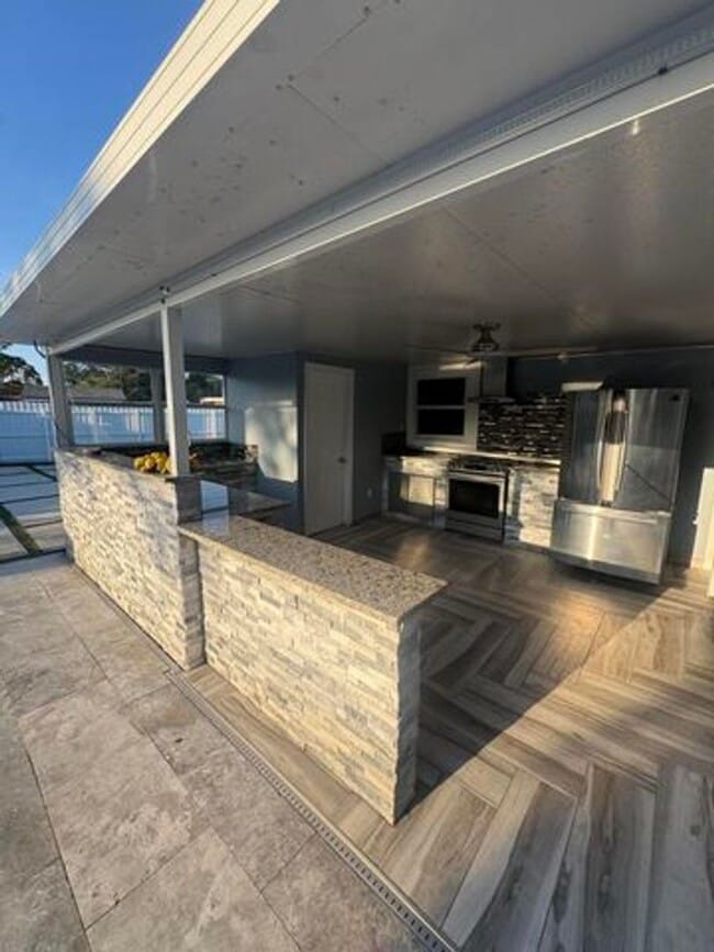 Building Photo - 2591 Rosehaven Rd