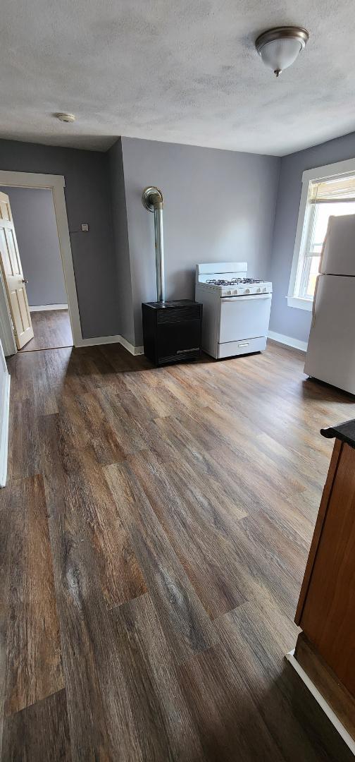 Building Photo - 161 4th St