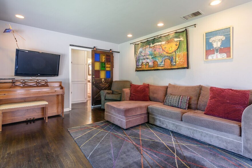 Building Photo - 6601 Rubio Ave