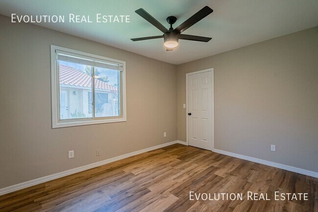 Building Photo - 2033 S Paseo Loma