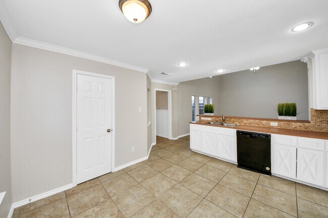 Building Photo - 1903 Ryansbrook Ln