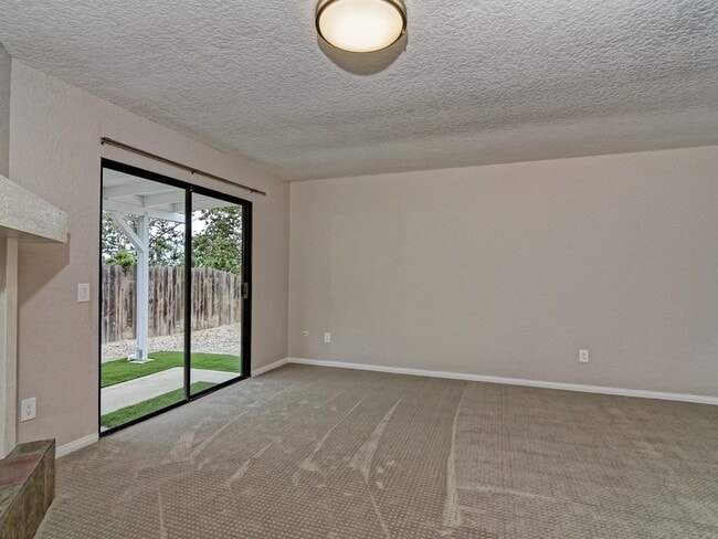 Building Photo - Remodeled Home On Quiet Cul-de-sac