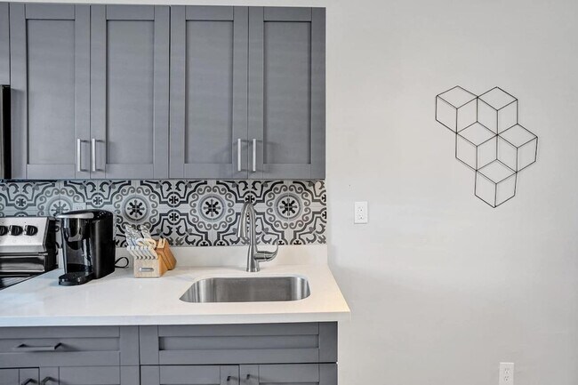 Building Photo - 50 Davie Blvd