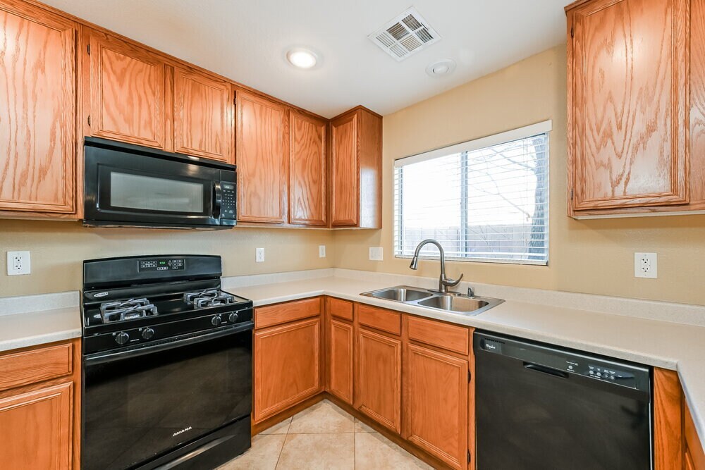 Building Photo - 8264 Wuthering Heights Ave