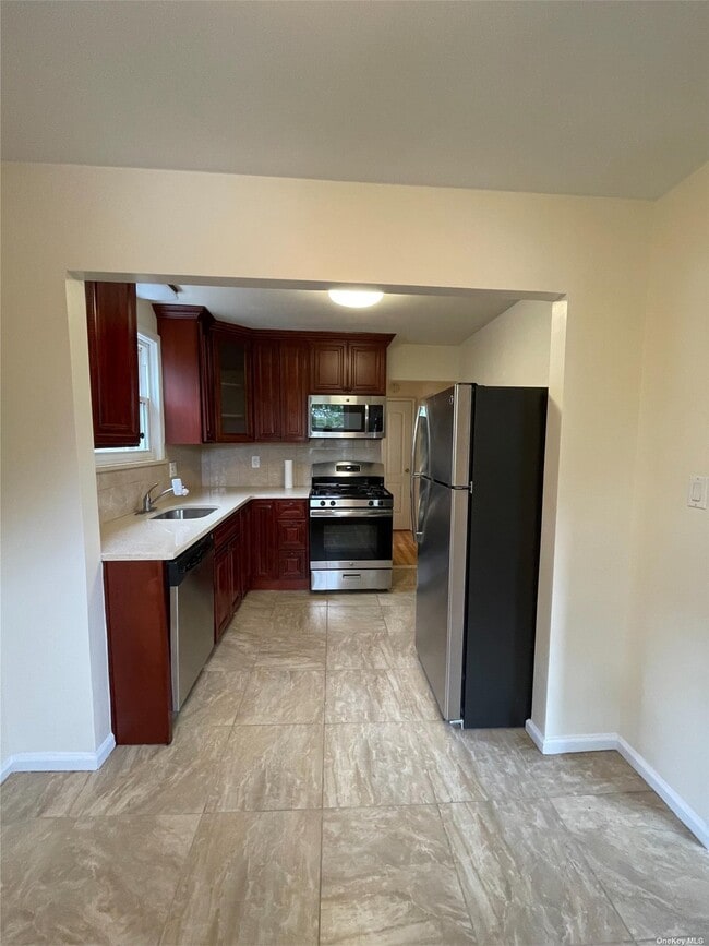 Building Photo - 154-12 19th Ave