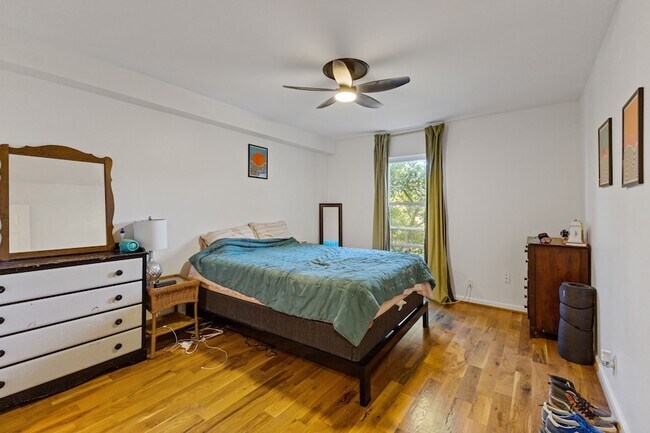 Building Photo - 515 Basswood Ave