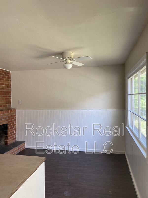 Building Photo - 4235.5 E Hartson Ave