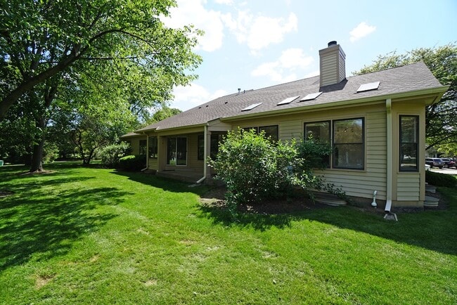 Building Photo - 229 Willow Pkwy