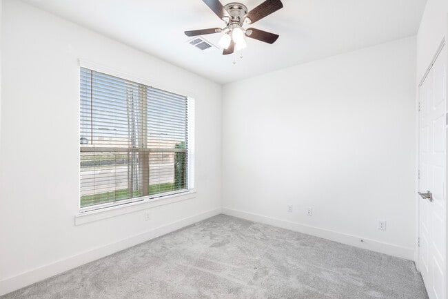 Building Photo - 1737 W Cantey St