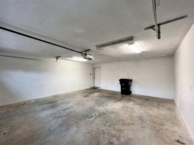 Building Photo - 720 Landing Ln