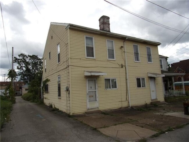 Building Photo - 214 6th St