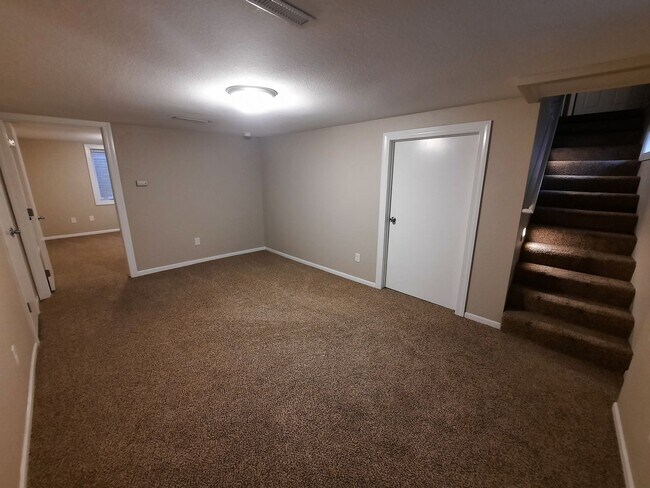 Building Photo - 3 Bedroom, 1 Bathroom Home!