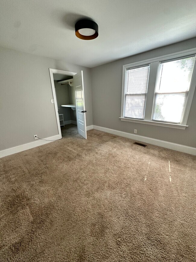 Building Photo - 1817 Knowles St