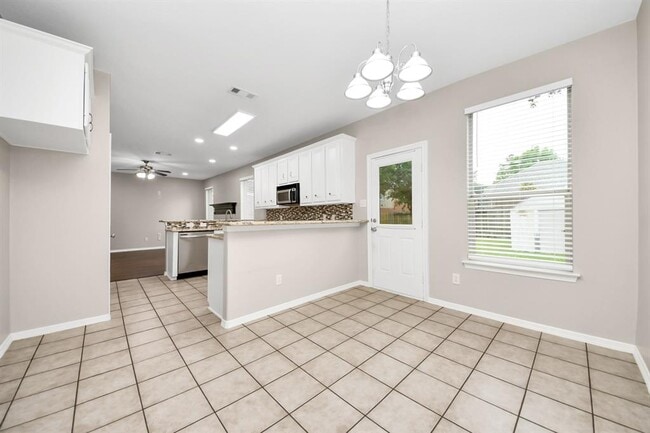 Building Photo - 8522 Sports Haven Dr