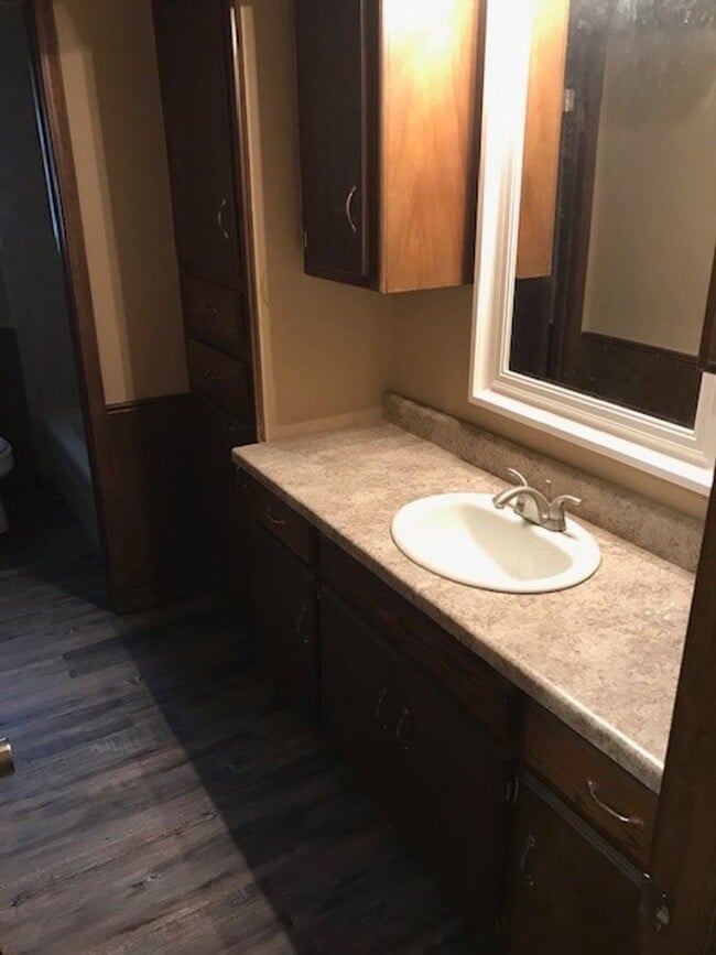 Building Photo - 3 bedroom 2 bath home