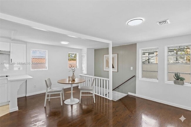 Building Photo - 1408 SW 19th Ter