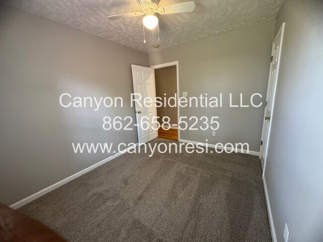 Building Photo - 815 Turkey Ridge Dr