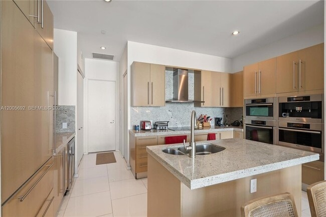 Building Photo - 900 Brickell Key Blvd