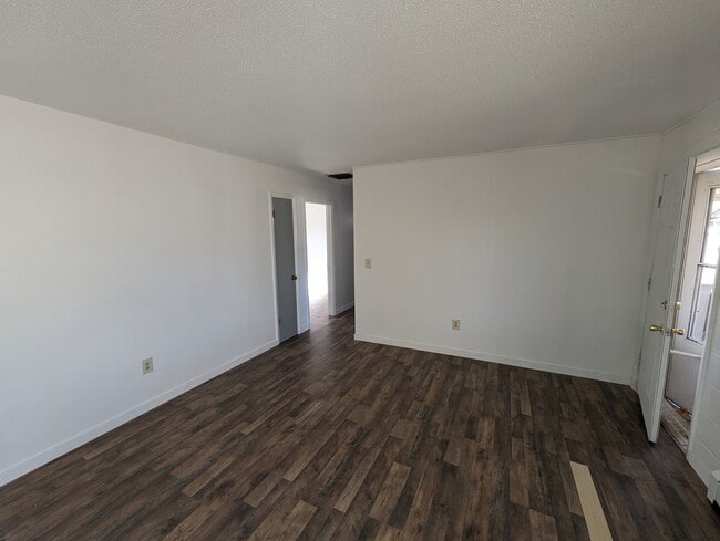 Living Room - 275 W Parkview Dr
