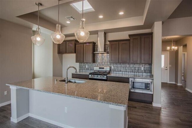 Building Photo - Spectacular 3 bed 2 bath home