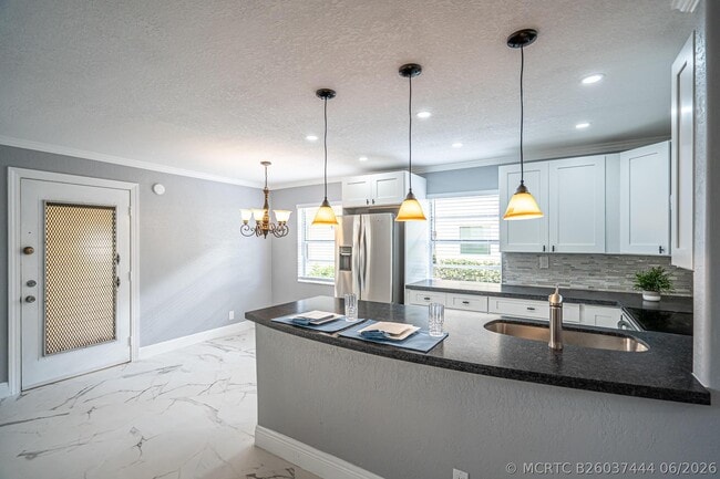 Building Photo - 244 Normandy Ln
