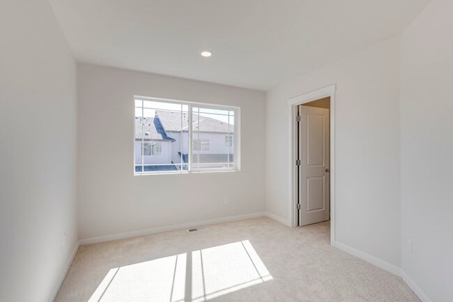 Building Photo - 7582 NW Elise Ave