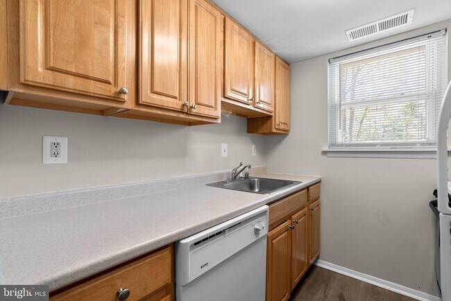 Building Photo - 3612 Court House Dr