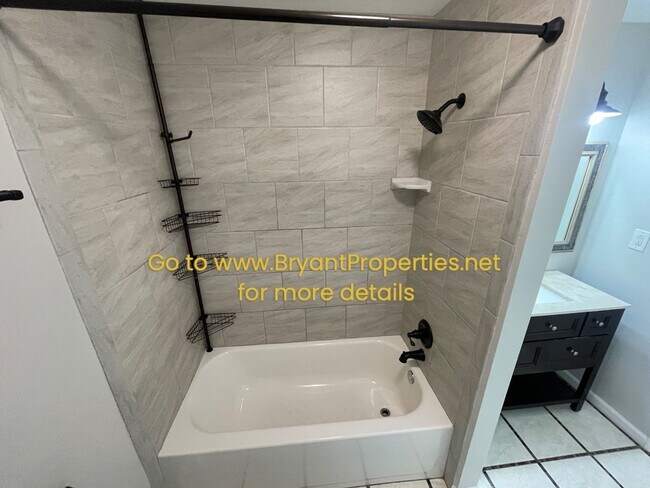 Building Photo - Hendersonville - 2 Bedroom Condo