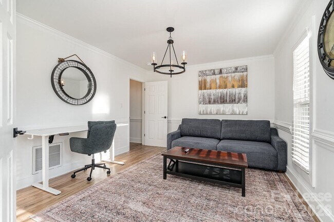 Building Photo - 8823 Dartmoor Pl