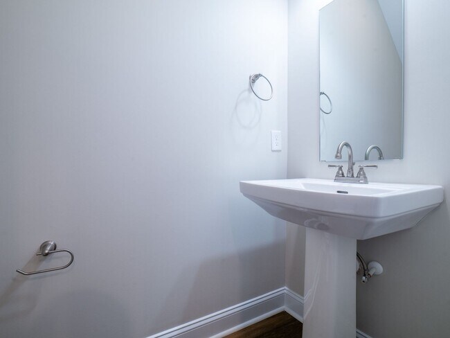 Building Photo - 355 S Stingray Ln