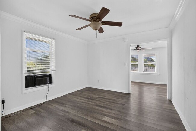 Building Photo - Charming 1 bed/1 bath Lake Worth Beach Rental