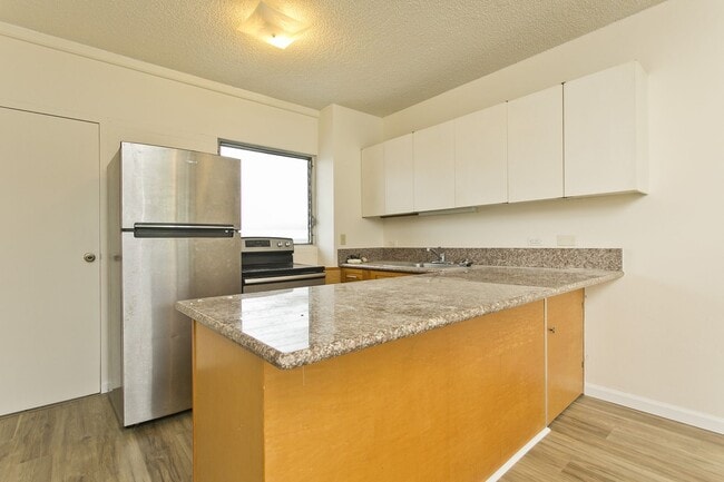 Building Photo - Punahou-Wilder Unit 803 - 2 BD 1 BA w/ Lanai KEY SCURED BUILDING