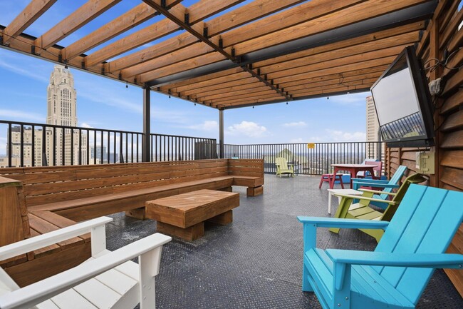 Building Photo - 145 N High St