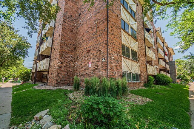 Building Photo - 1366 Garfield St