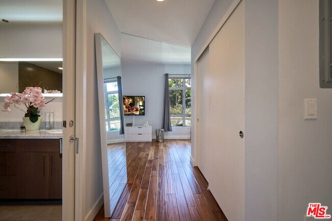 Building Photo - 6001 Carlton Way