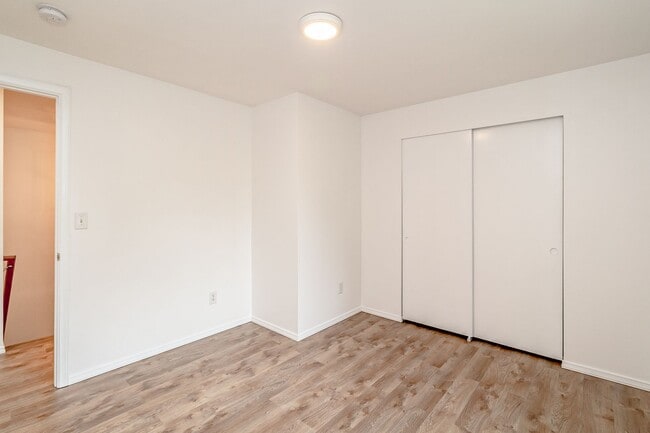 Building Photo - Modern Comfort in Silver Lake | 3-Bed, 2.5-Bath Home