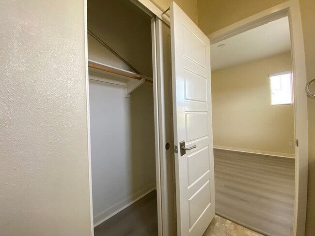 Building Photo - 3bedroom 3 bath home in the Solaire Commun...