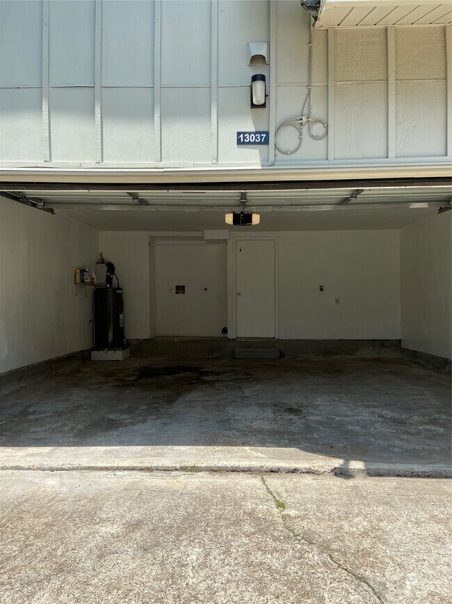 Building Photo - 13037 Leader St