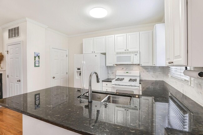 Building Photo - 319 W 2nd Ave