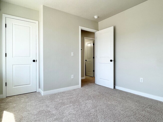 Building Photo - Modern Herriman Home at Big Bend Park!