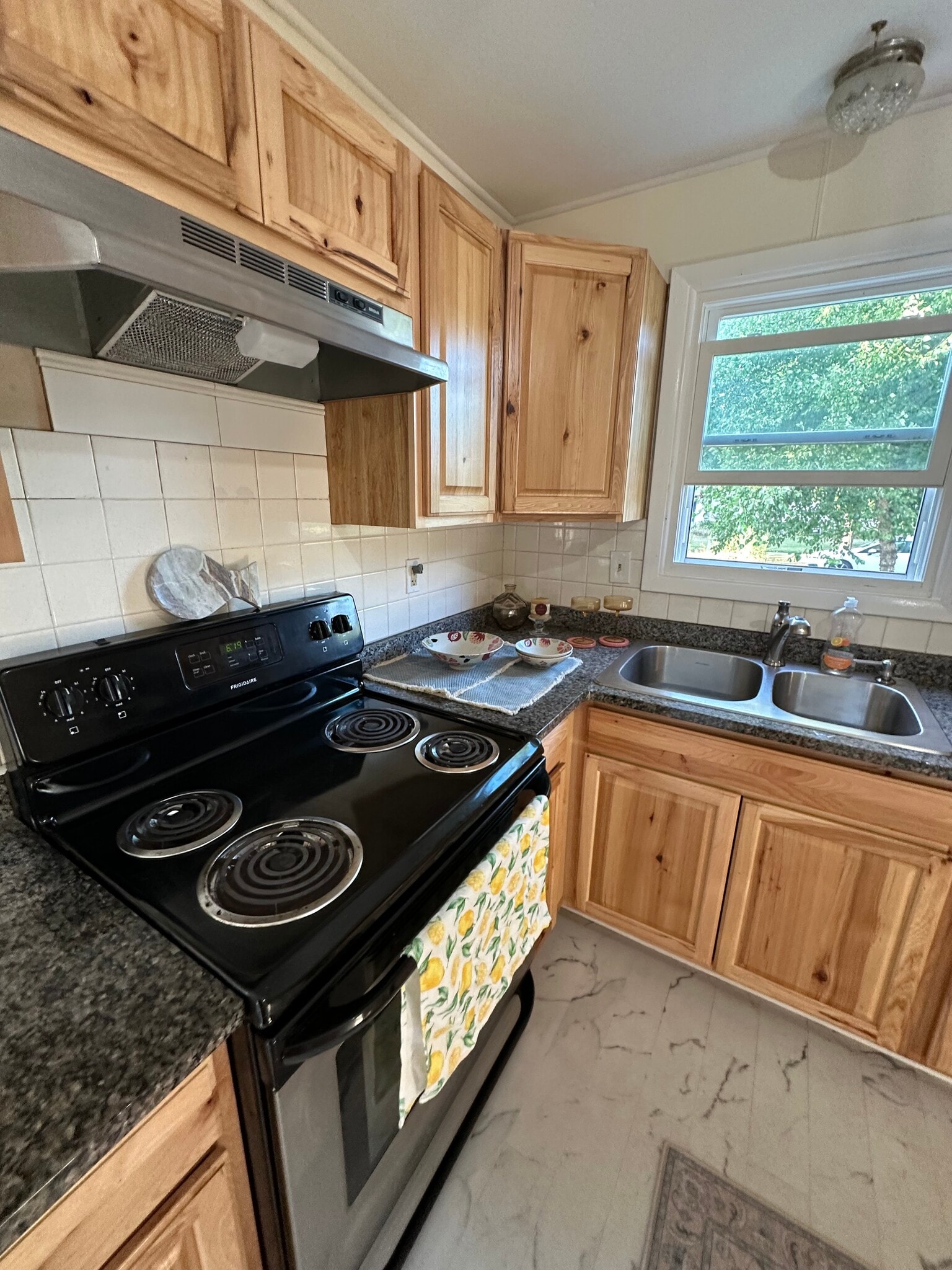 Kitchen - 91 Faith St