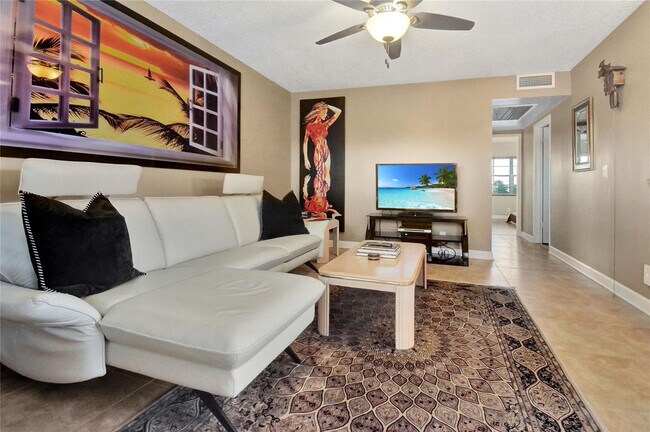 Primary Photo - 33 Fanshaw A