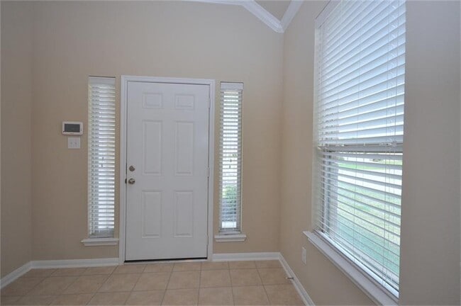 Building Photo - HOME WITH ALL THE UPGRADES! 4 BEDROOM 3 BATH
