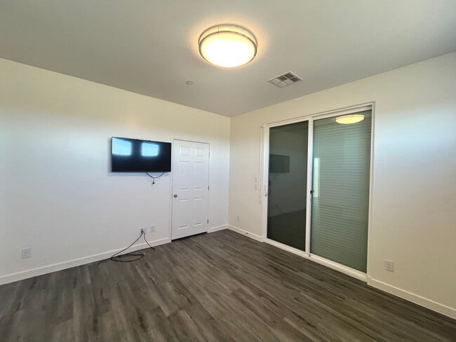 Building Photo - Single-story 1326 sq ft, townhome built in 2019 w/3 bed, 2 bath & spacious attached 2-car garage ...