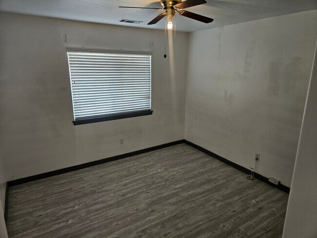 Building Photo - 23089 Pahute Rd