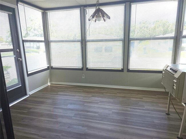 Building Photo - 35051 Colony Hills Dr
