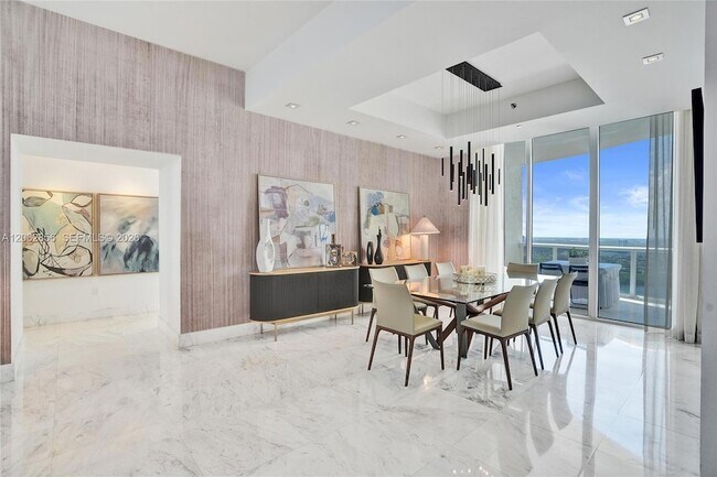 Building Photo - 16001 Collins Ave