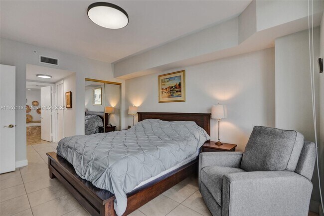 Building Photo - 9559 Collins Ave