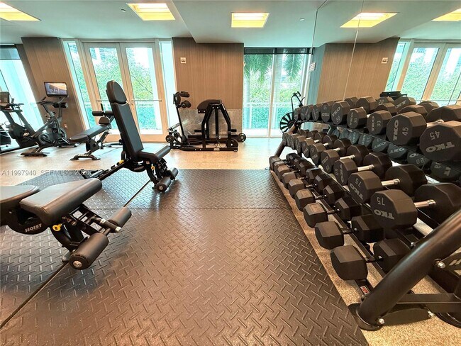 Building Photo - 951 Brickell Ave