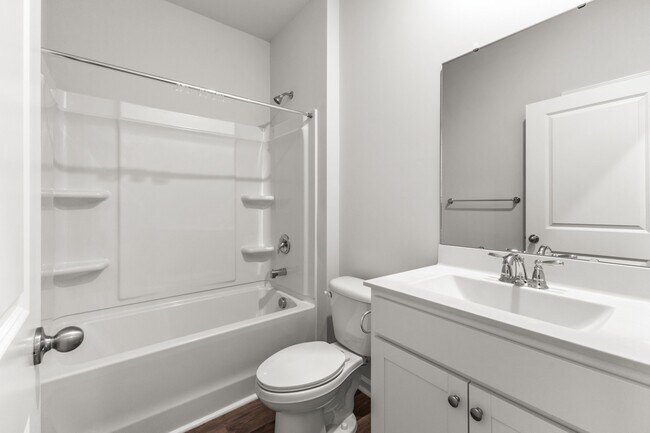 Building Photo - 1005 Sennema Cir